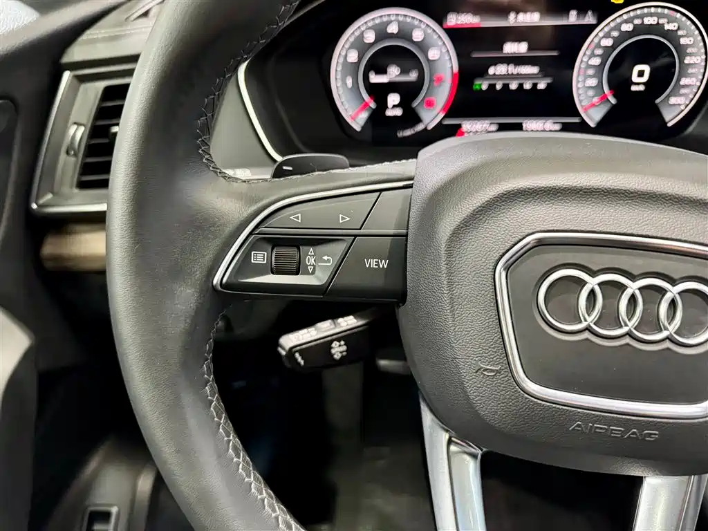 Audi Q5L 2022 — фото 23