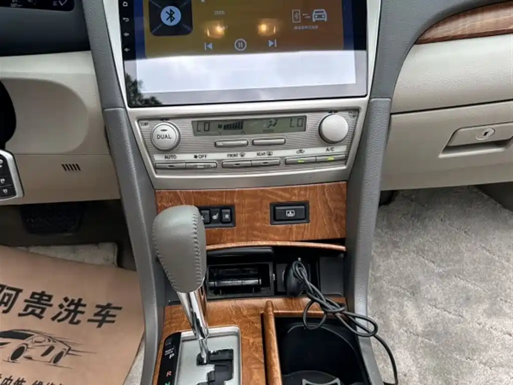 Toyota Camry 2010 — фото 11