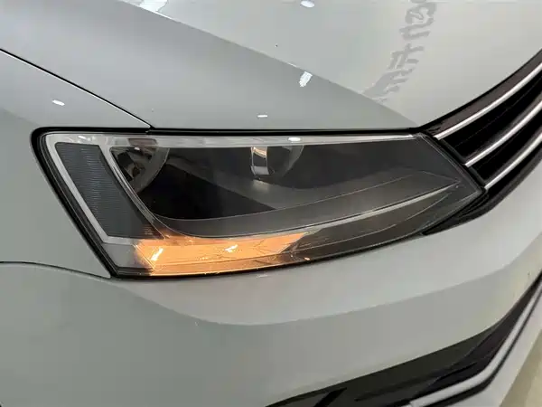Volkswagen Sagitar 2018