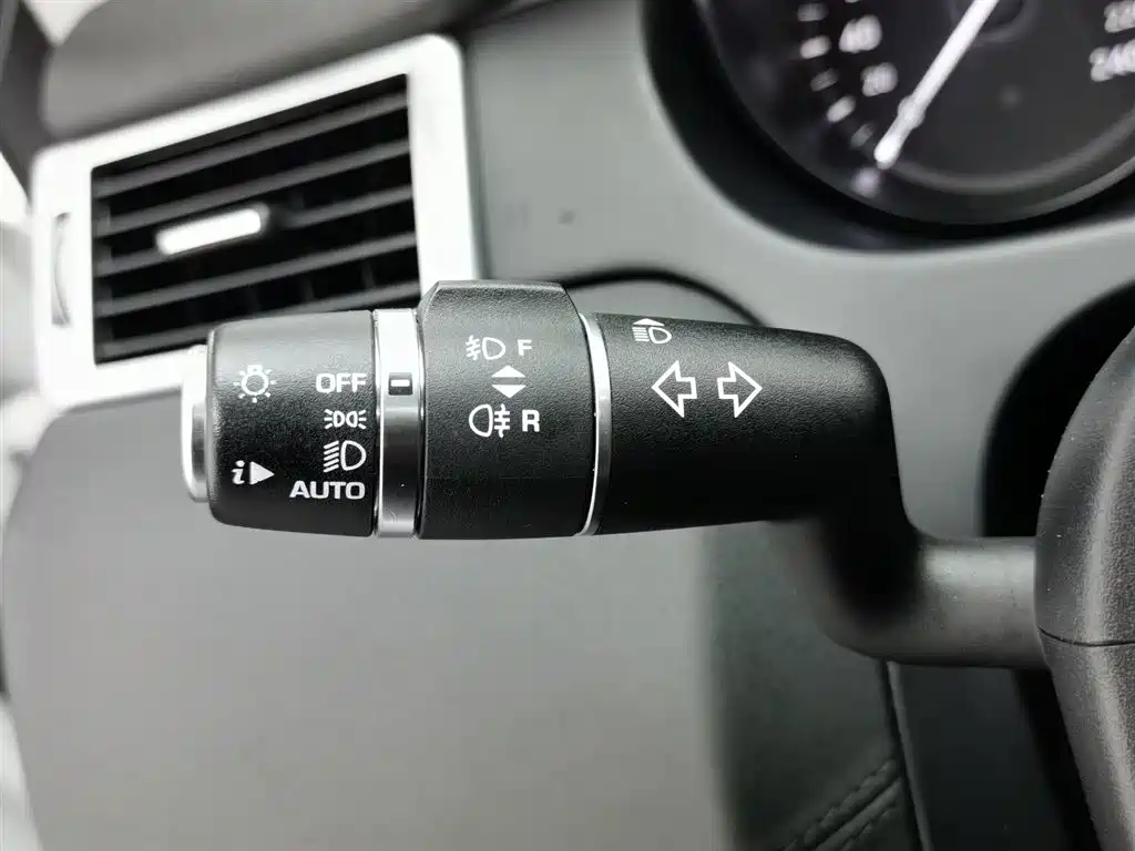 Land Rover Discovery Sport 2018 — фото 21