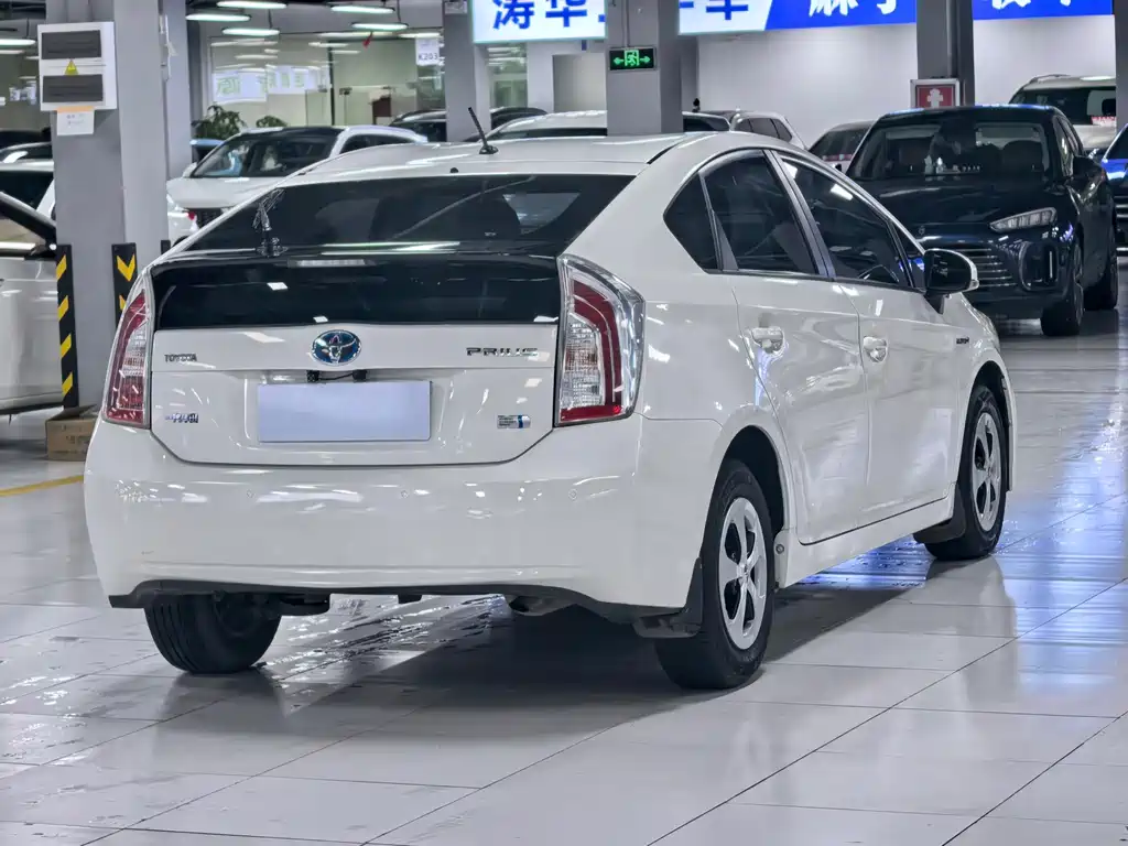 Toyota Prius 2012 — фото 12