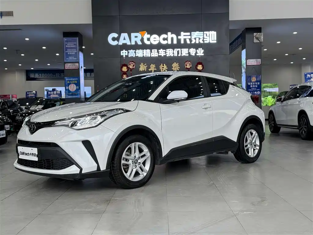 Toyota C-HR 2021 — фото 1