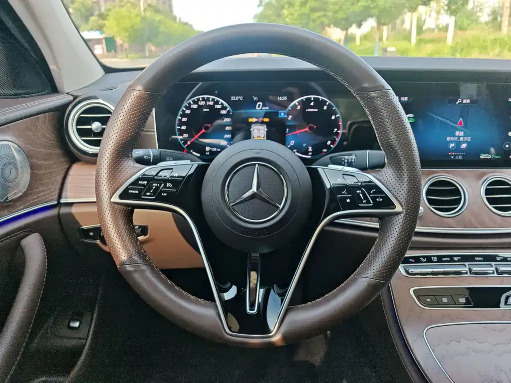 Mercedes-Benz E-Class 2022 — фото 22