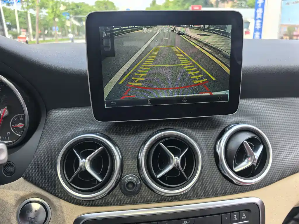 Mercedes-Benz GLA 2018 — фото 19