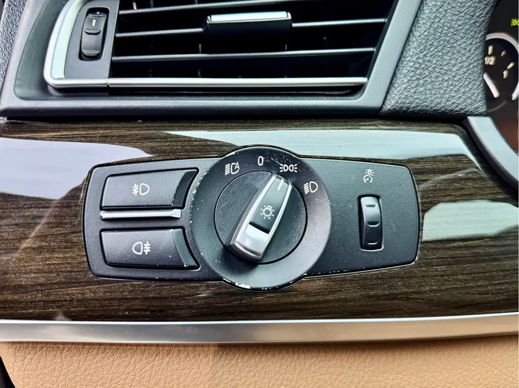 BMW 7 Series 2010 — фото 12