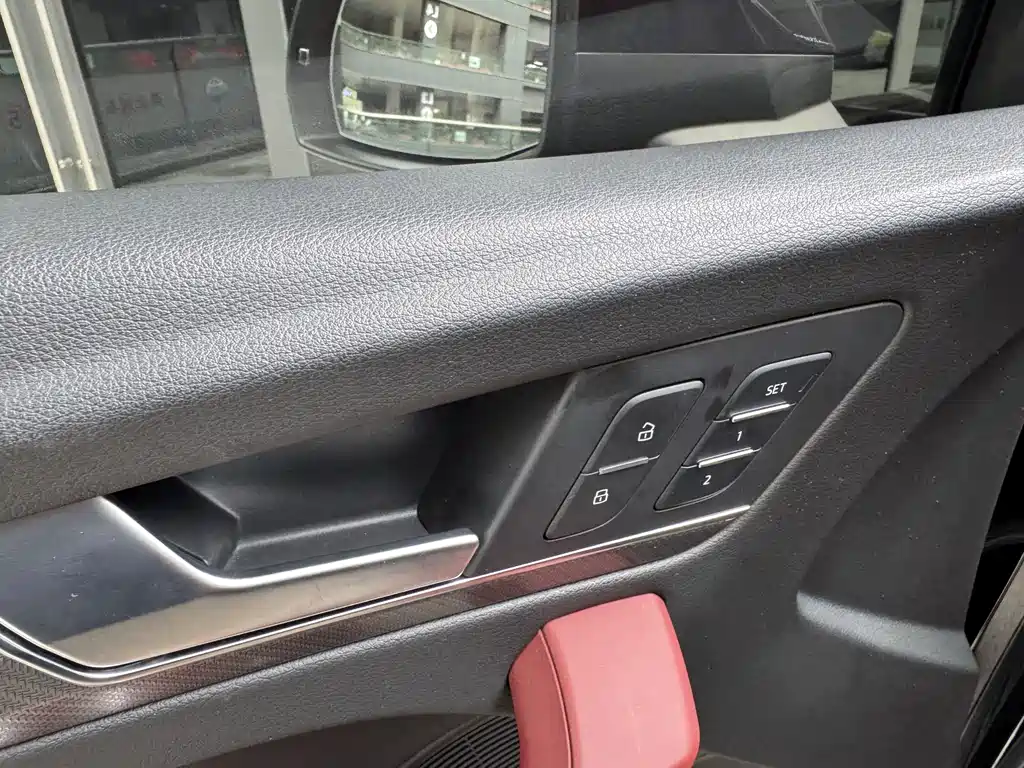 Audi Q5L 2023 — фото 12