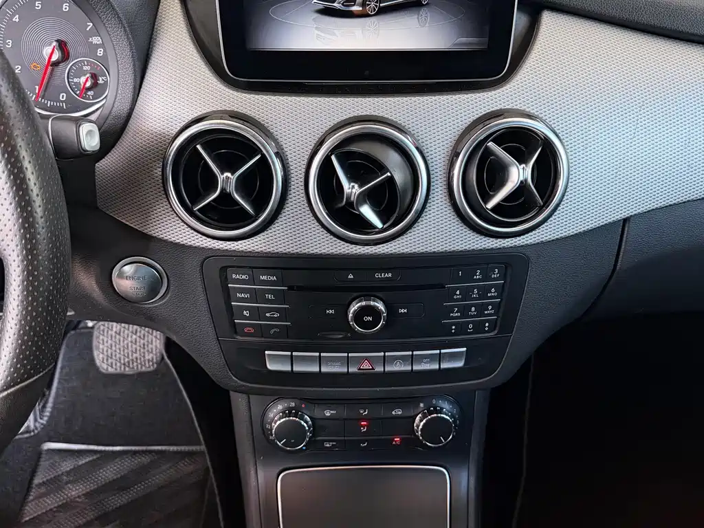 Mercedes-Benz B-Class 2018 — фото 17