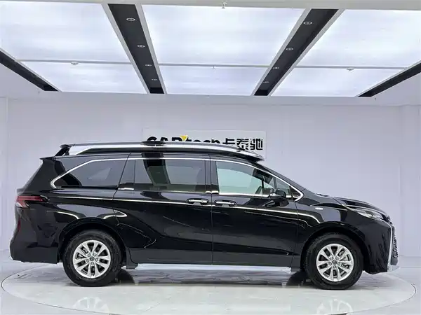 Toyota Granvia 2024