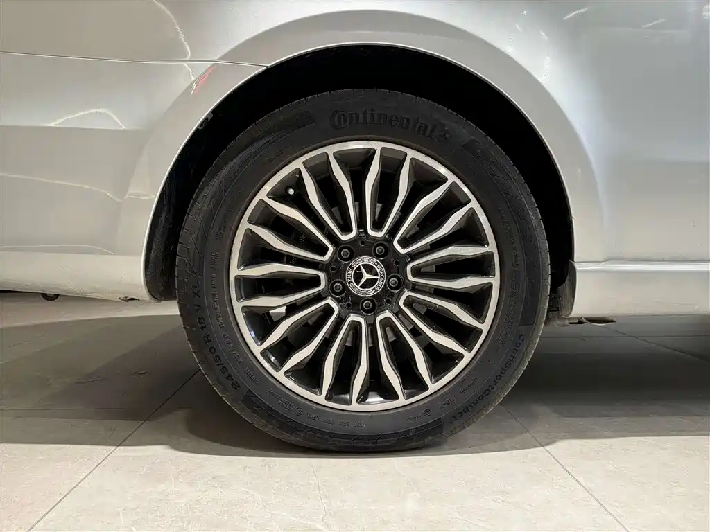 Mercedes-Benz V-Class 2020 — фото 19