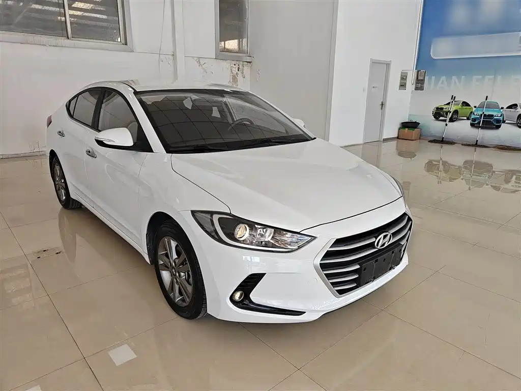 Hyundai Elantra 2018 — фото 4