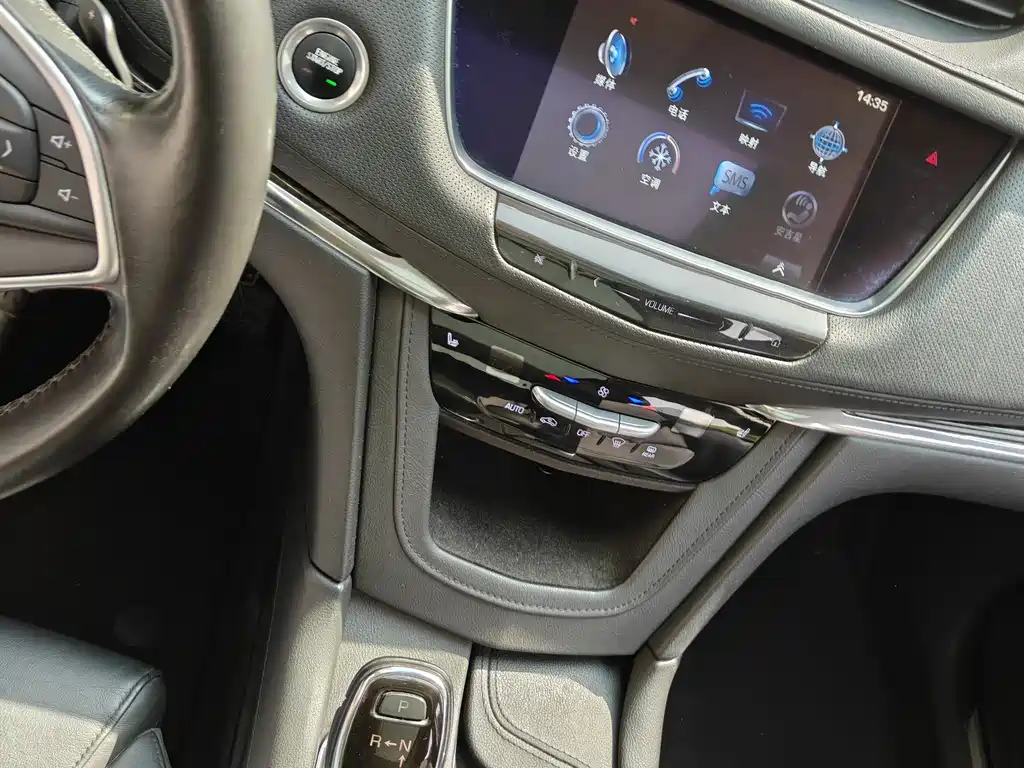 Cadillac XT5 2017 — фото 17
