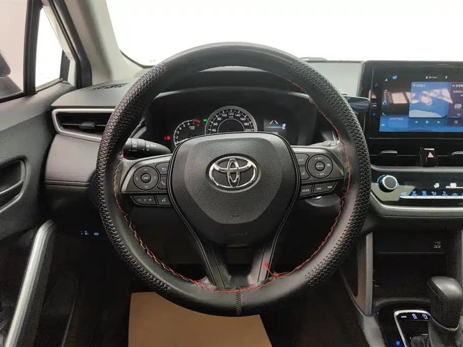 Toyota Corolla Cross 2022 — фото 15