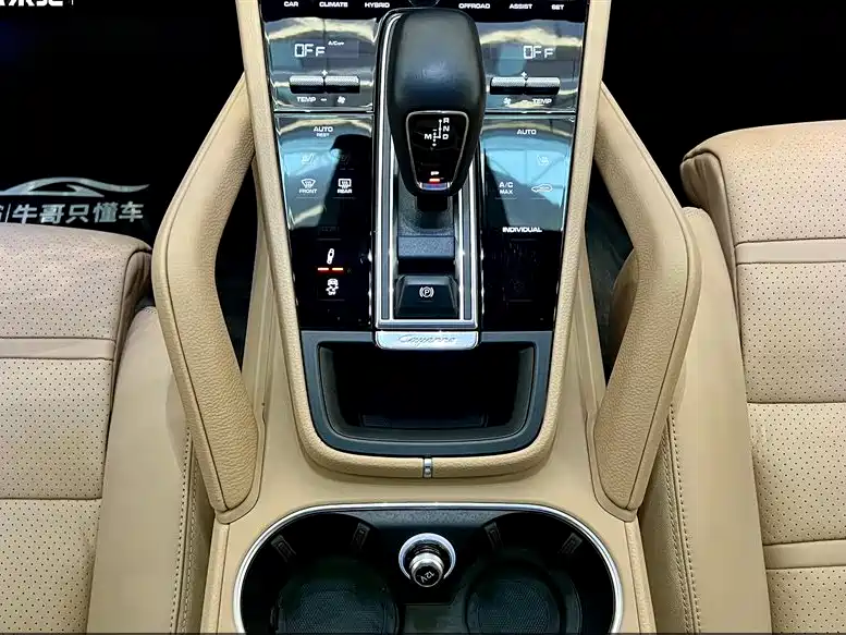 Porsche Cayenne Hybrid 2020 — фото 23