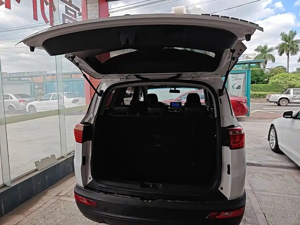 Wuling Hongguang S3 2018 — фото 19