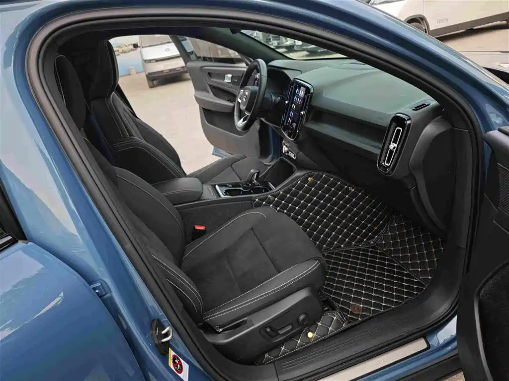 Volvo C40 2023 — фото 10