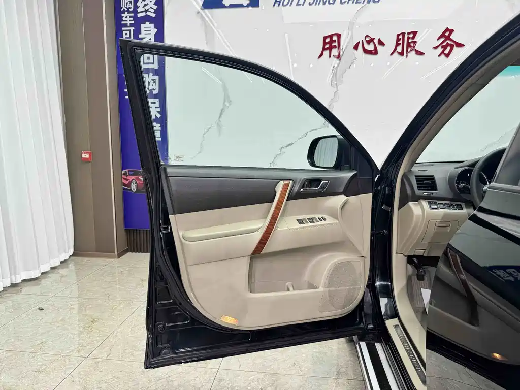 Toyota Highlander 2010 — фото 15