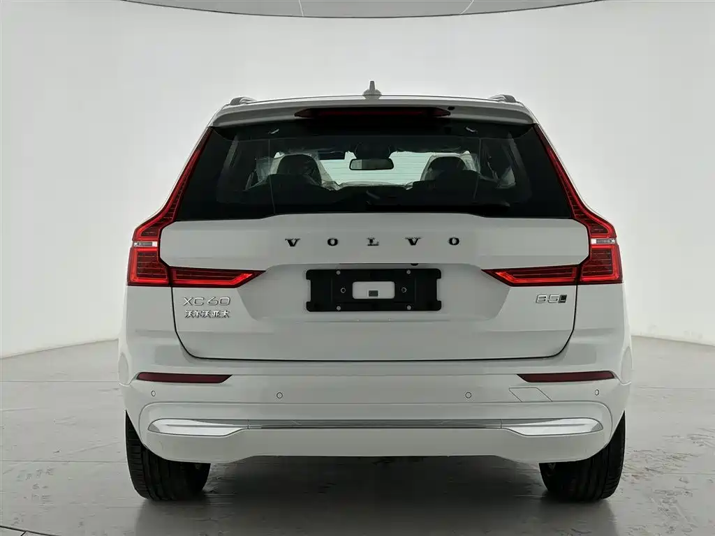 Volvo XC60 — фото 25