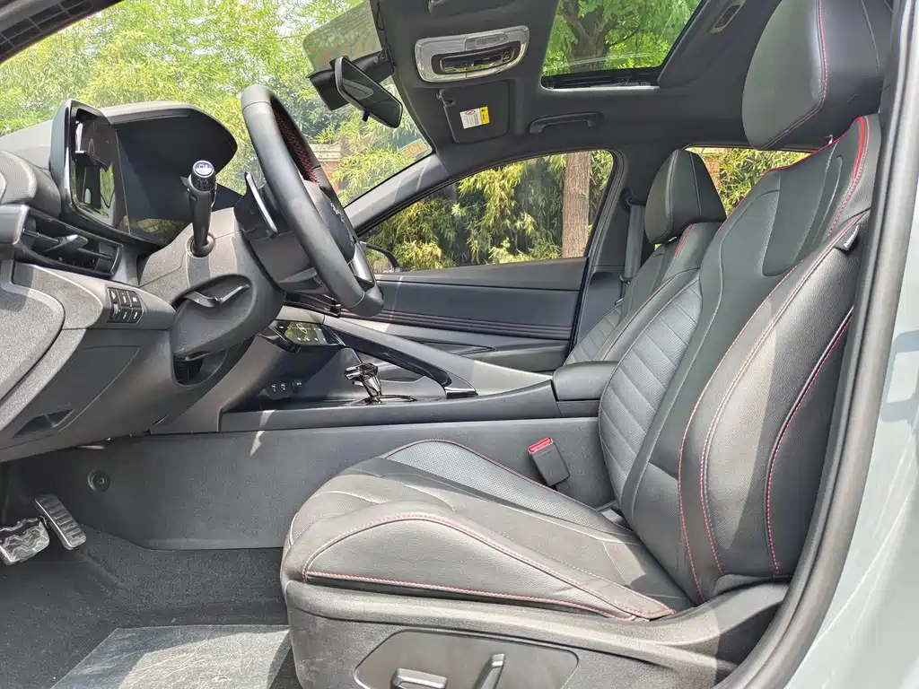 Hyundai Elantra 2023 — фото 23