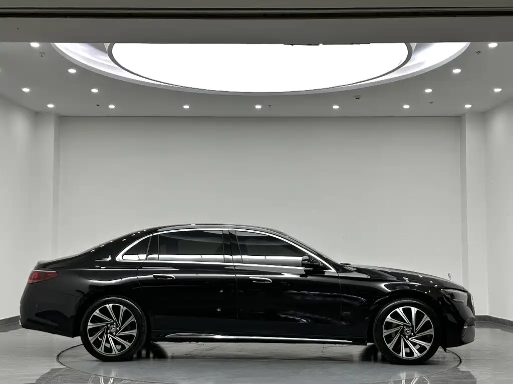 Mercedes-Benz E-Class 2025 — фото 4