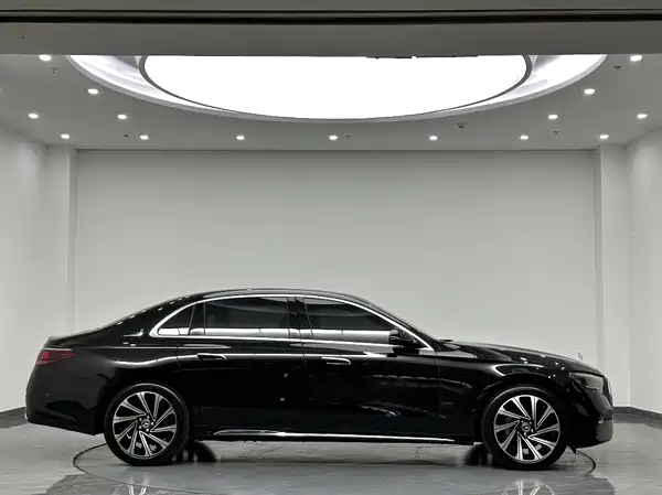 Mercedes-Benz E-Class 2025