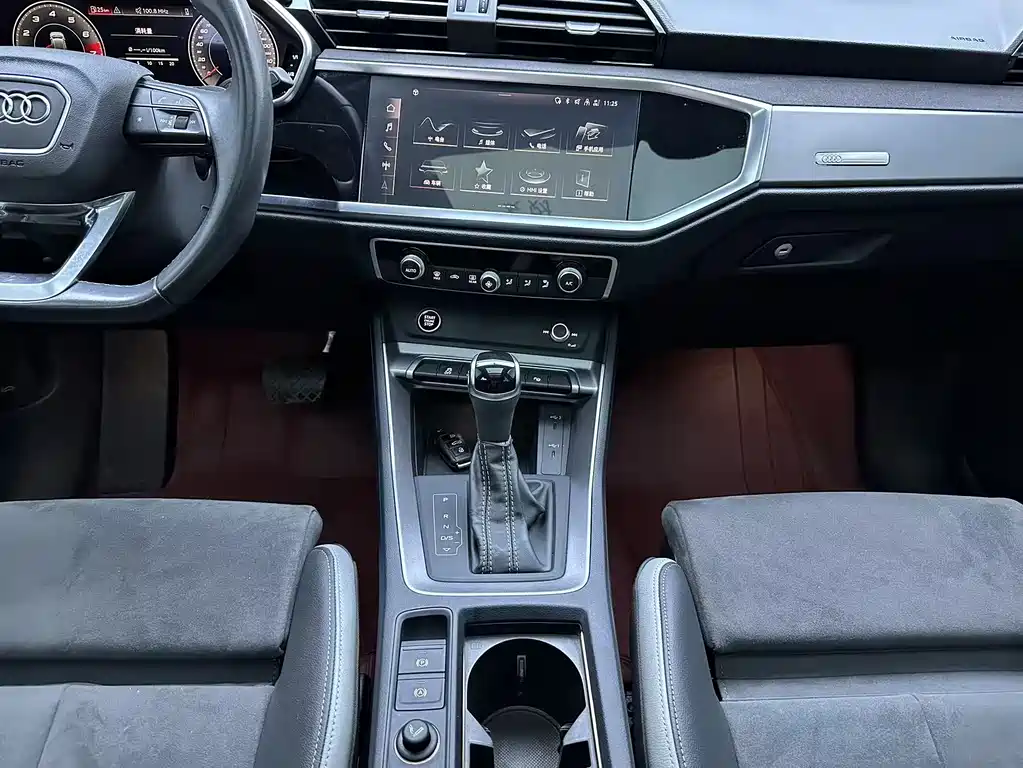 Audi Q3 2023 — фото 12