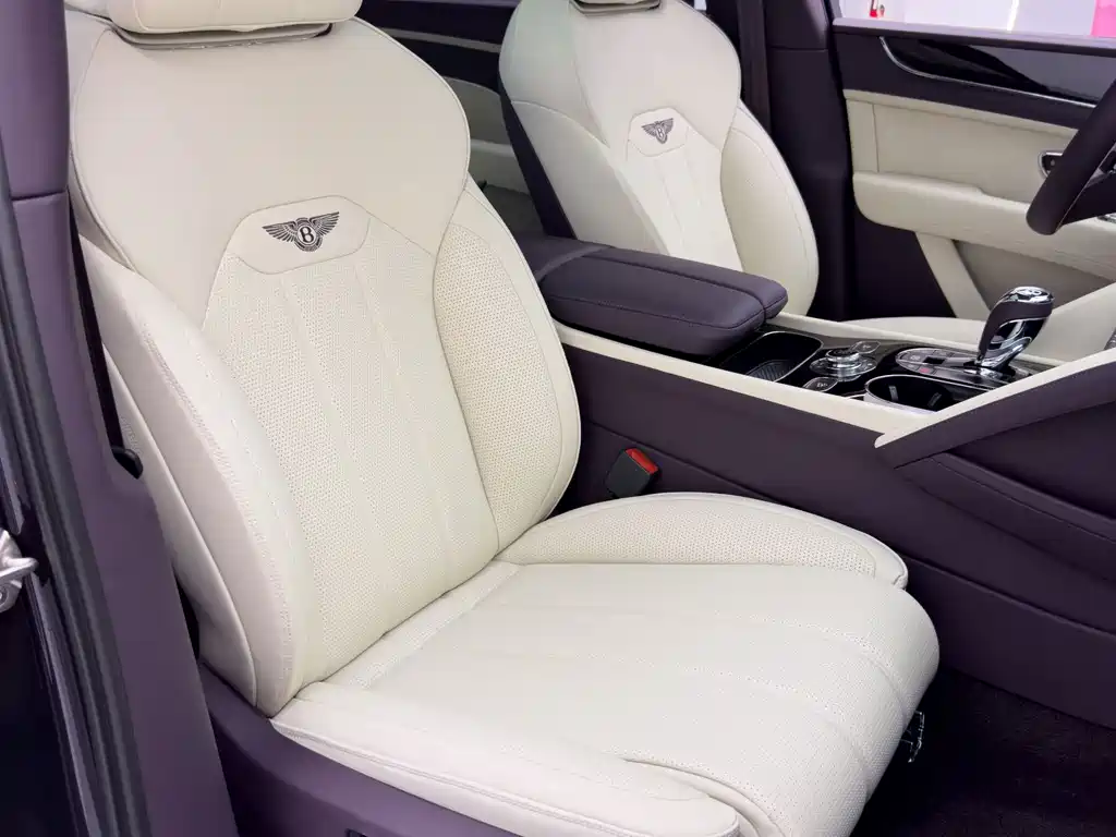Bentley Bentayga 2025 — фото 12