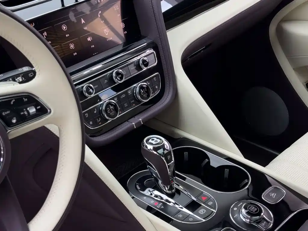 Bentley Bentayga 2025 — фото 26