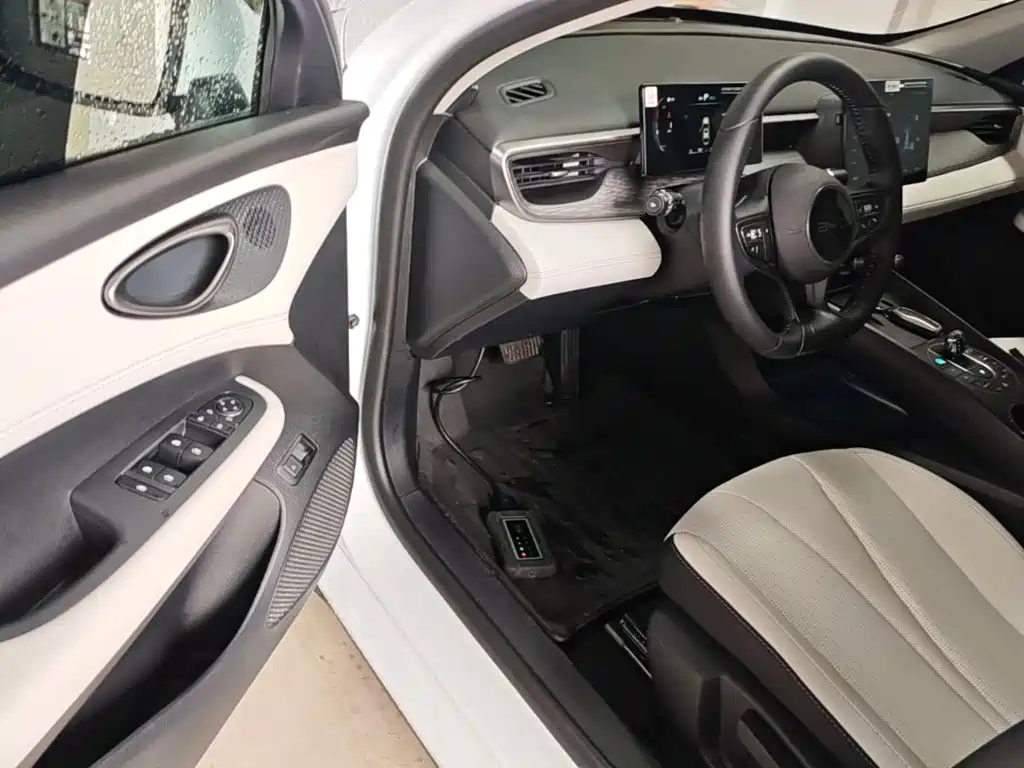 BYD Seal 05 DM-i 2025 — фото 16
