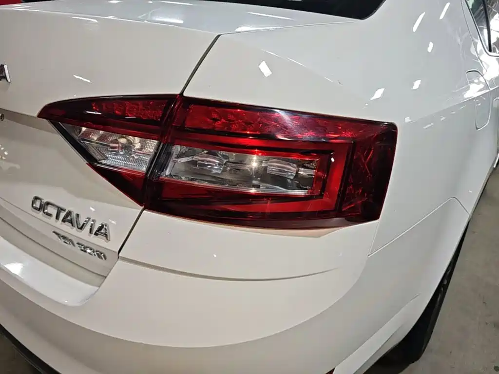 Skoda Octavia 2020 — фото 8
