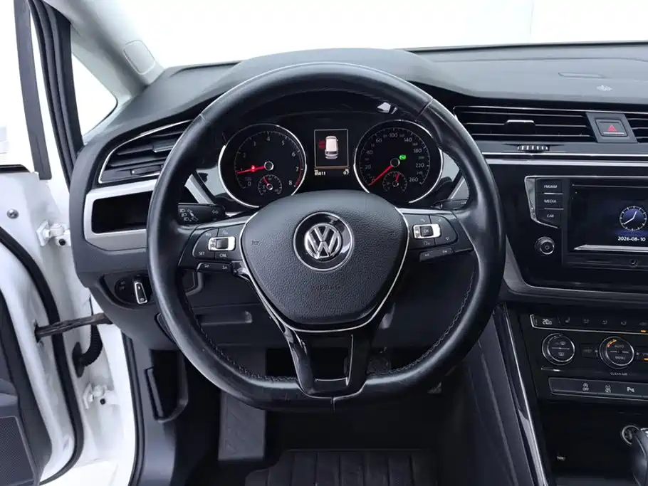 Volkswagen Touran 2017 — фото 15