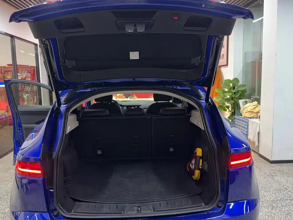Jaguar E-PACE 2021 — фото 17