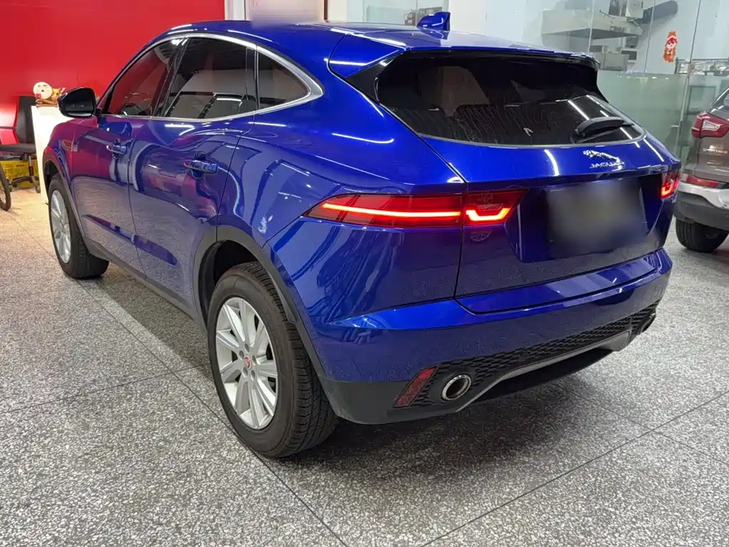 Jaguar E-PACE 2021 — фото 9