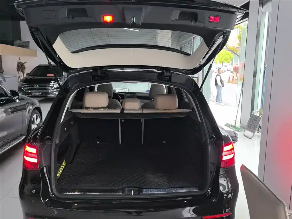 Mercedes-Benz GLC 2018 — фото 15