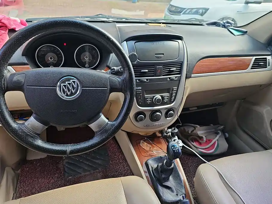Buick Excelle 2013 — фото 11