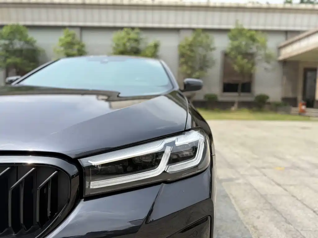 BMW 5 Series 2021 — фото 16