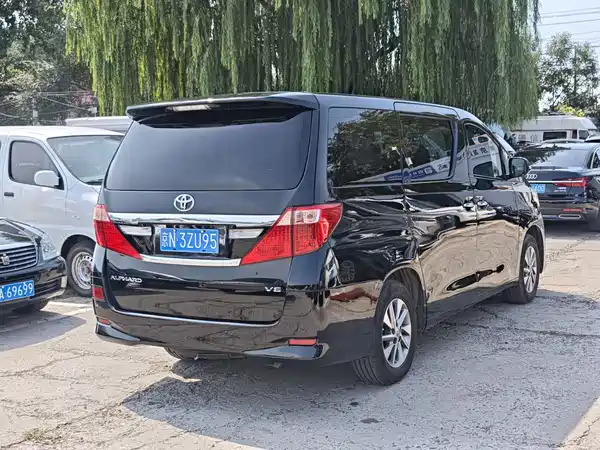 Toyota Alphard 2013