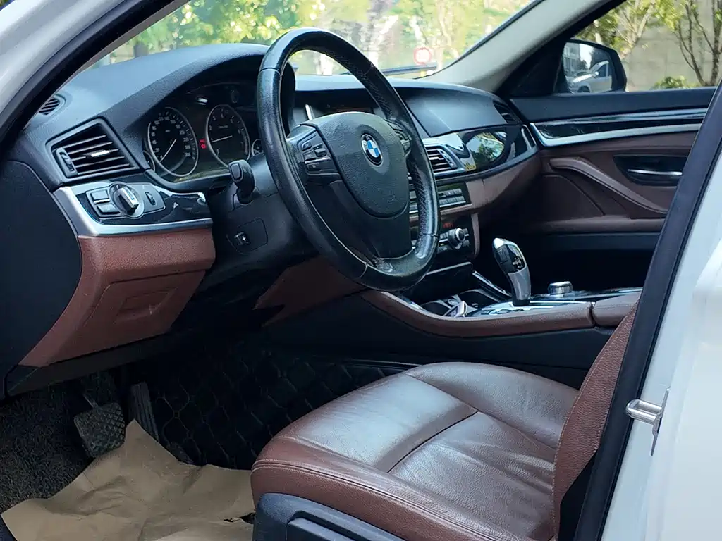 BMW 5 Series 2014 — фото 10