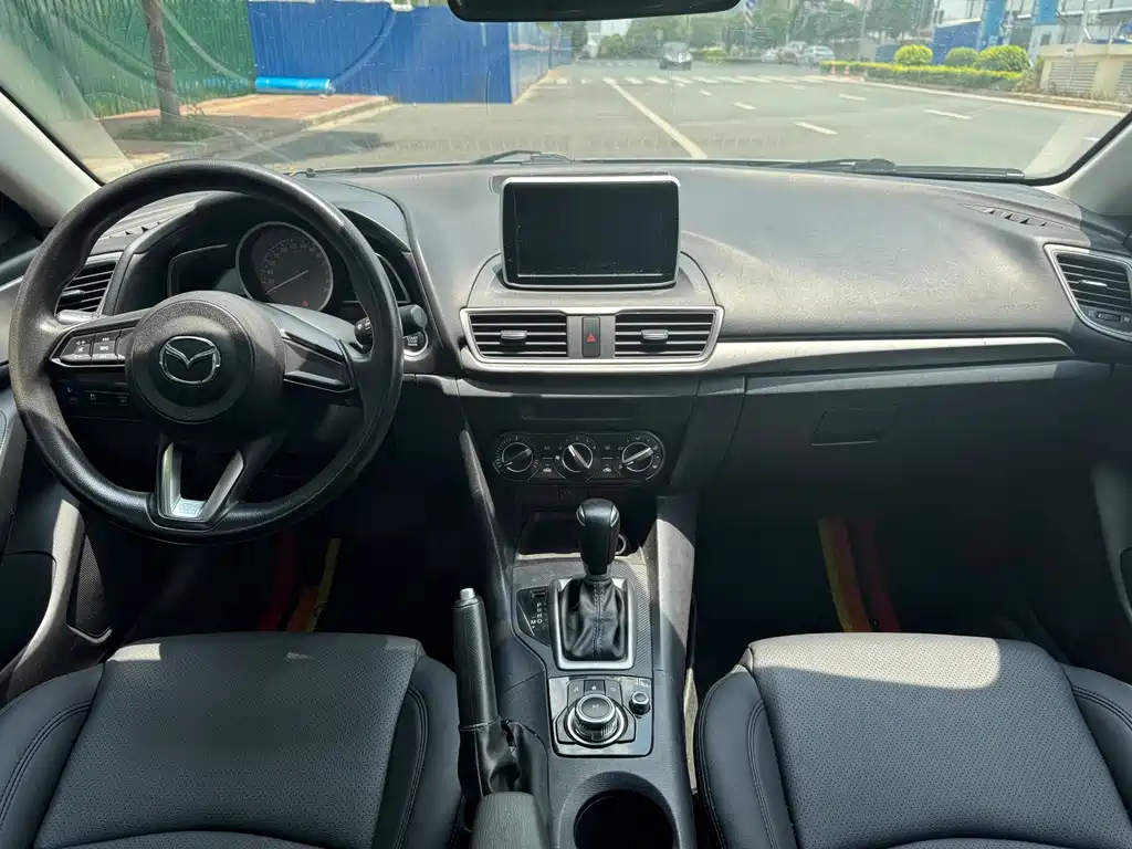 Mazda 3 Axela 2017 — фото 12