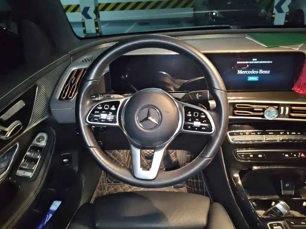 Mercedes-Benz EQC 2020 — фото 3