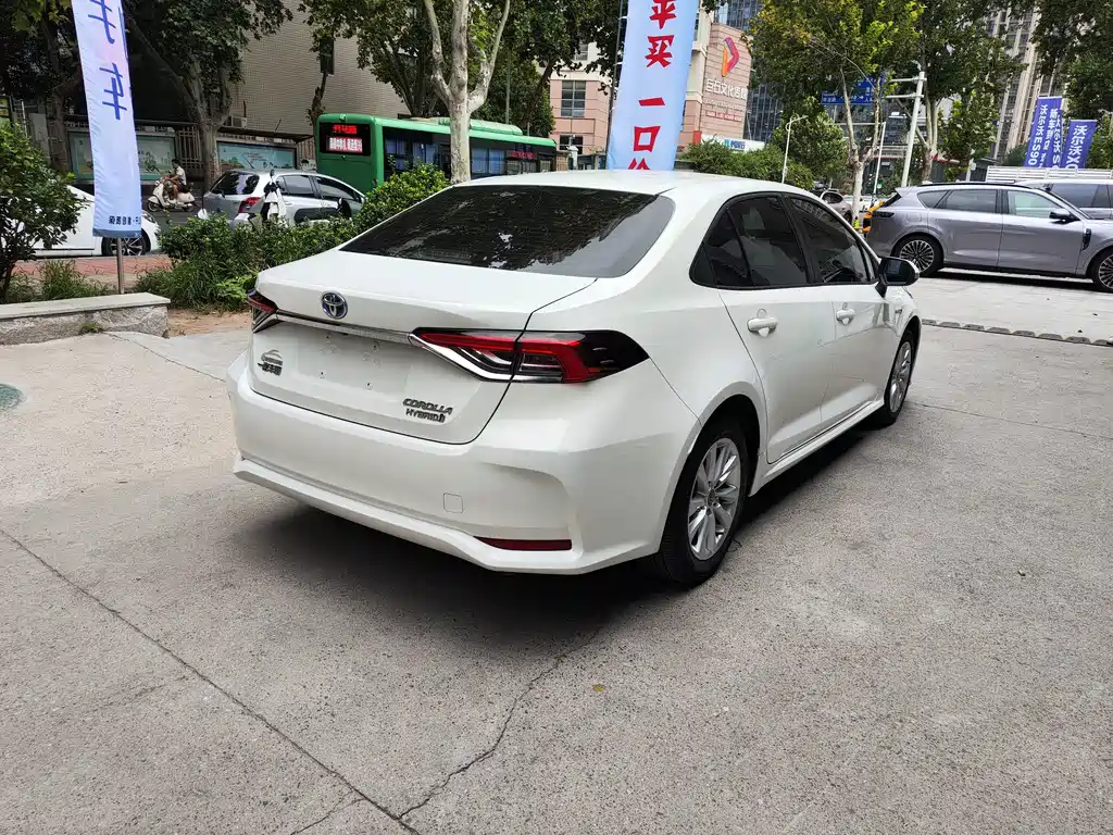 Toyota Corolla 2023 — фото 16
