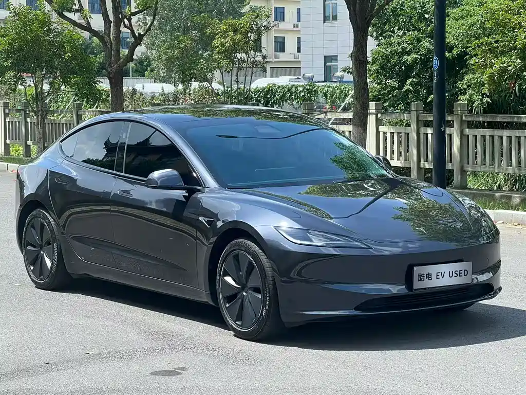 Tesla Model 3 2025 — фото 3