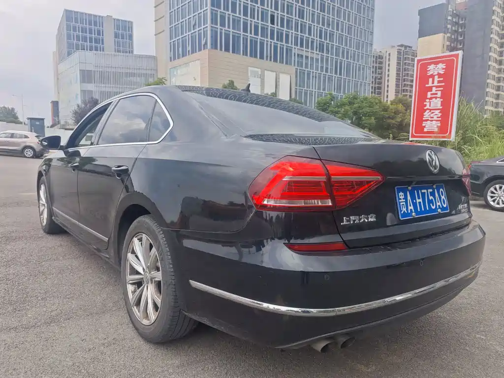 Volkswagen Passat 2017 — фото 14