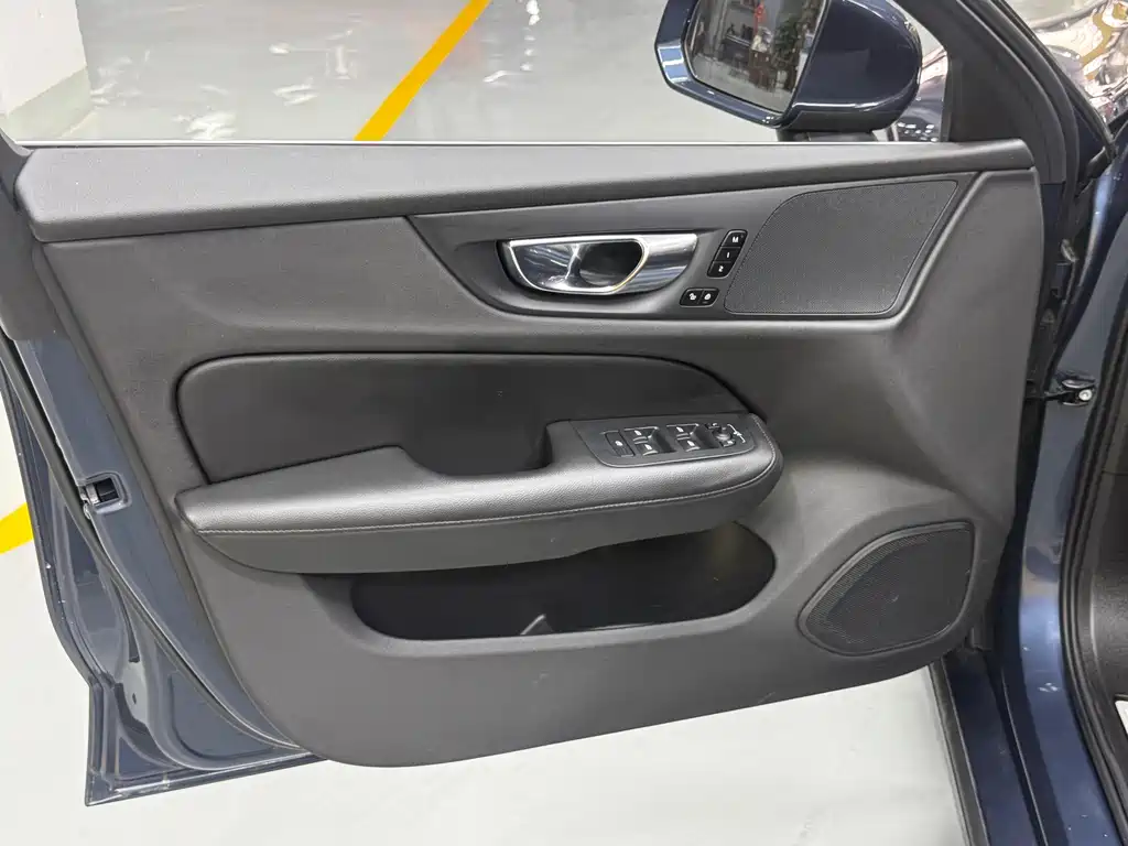 Volvo S60 2022 — фото 17