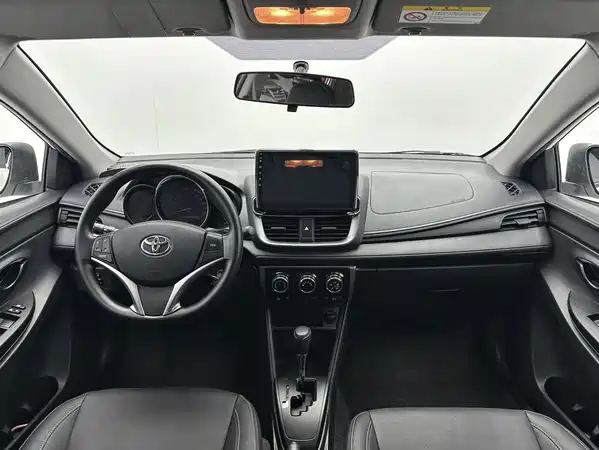Toyota Yaris L 2023