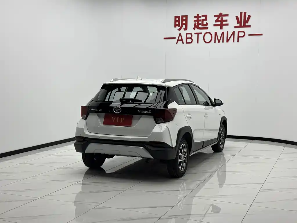 Toyota Yaris L 2023 — фото 8