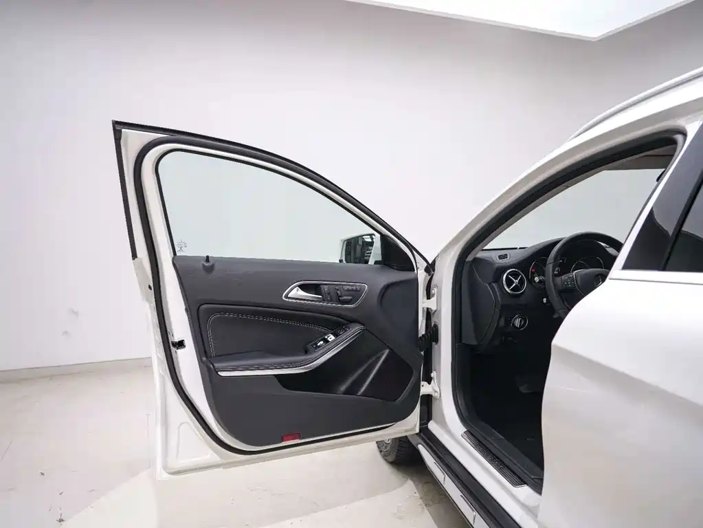 Mercedes-Benz GLA 2015 — фото 14
