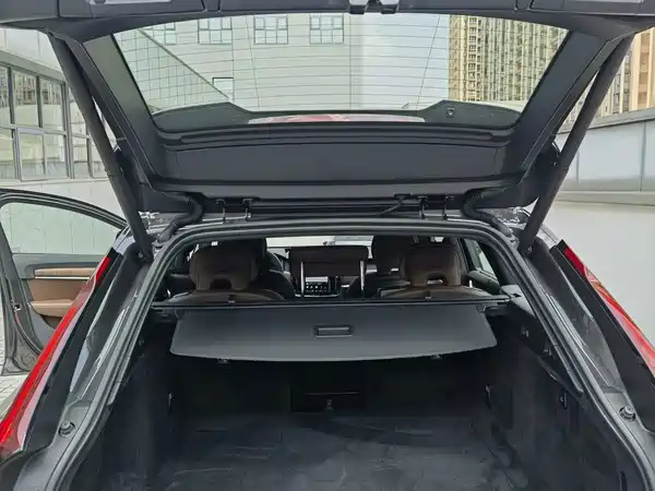 Volvo V90 2023