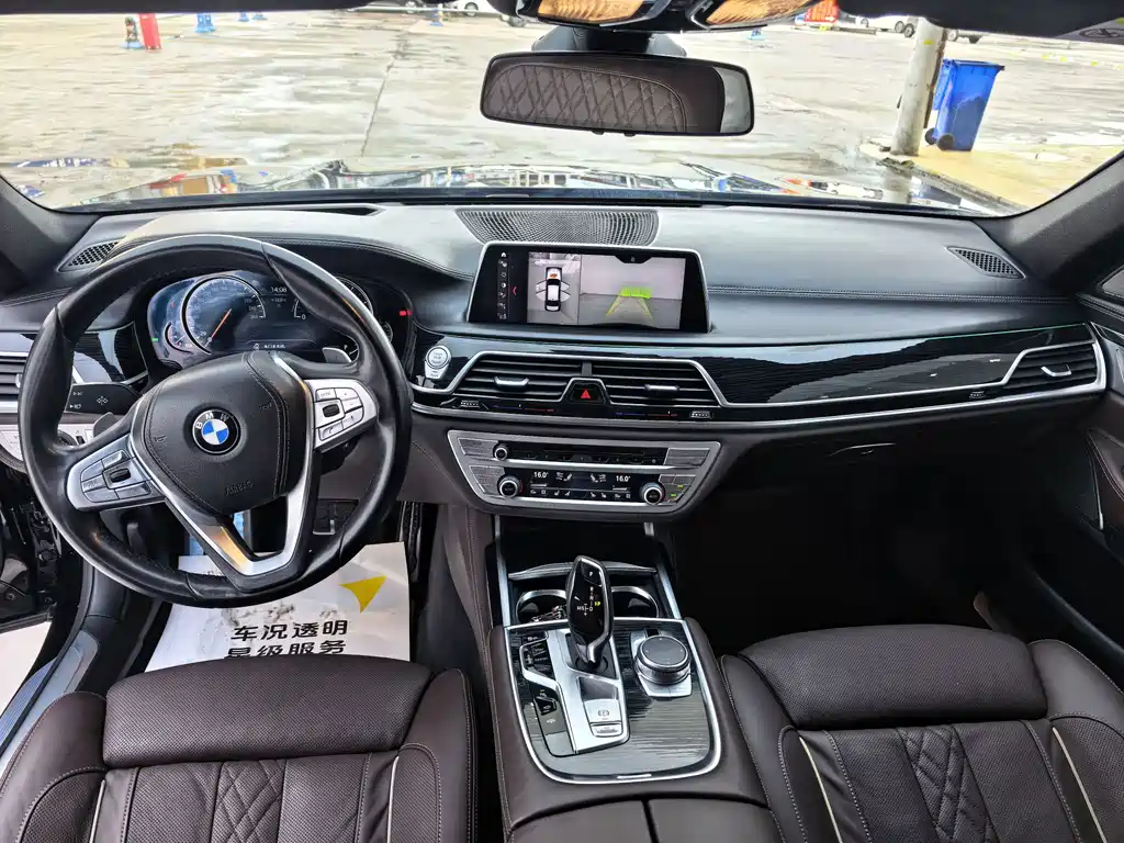 BMW 7 Series 2018 — фото 9