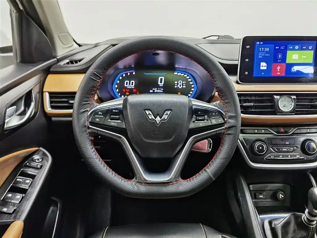 Wuling Hongguang S3 2018 — фото 11