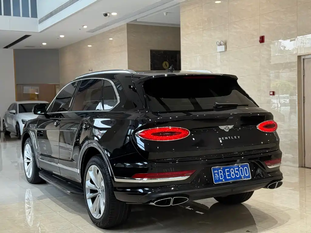 Bentley Bentayga 2021 — фото 19